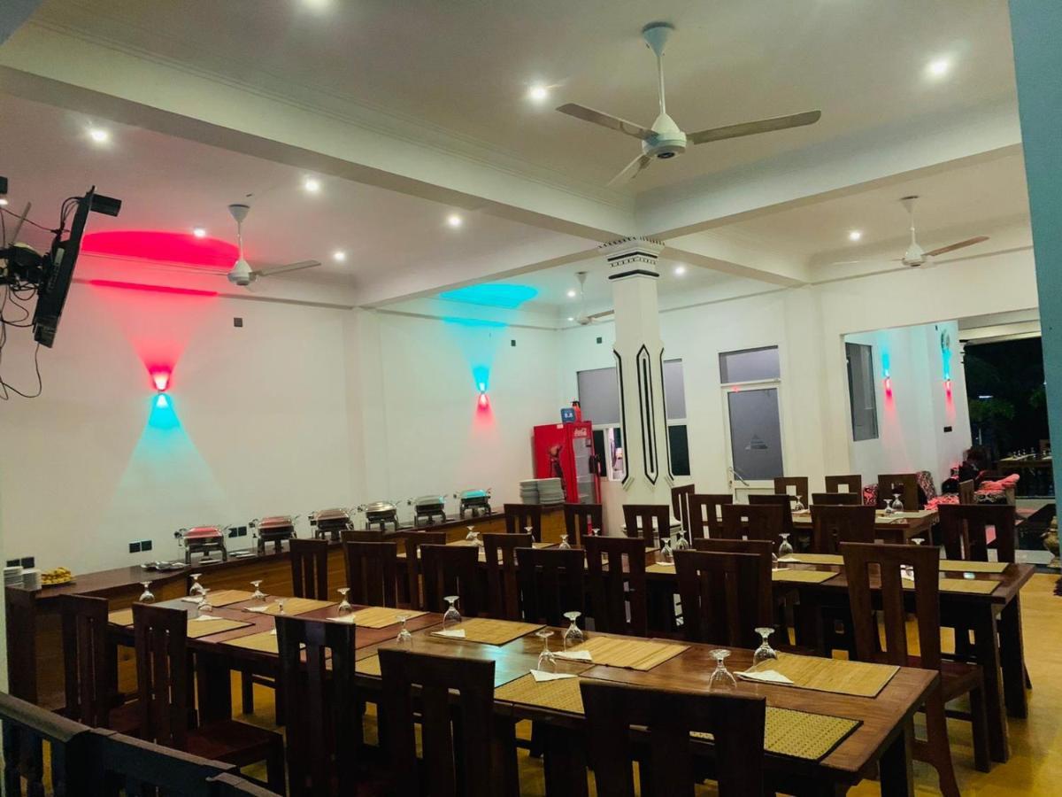 Hotel River Front Tissamaharama Bagian luar foto