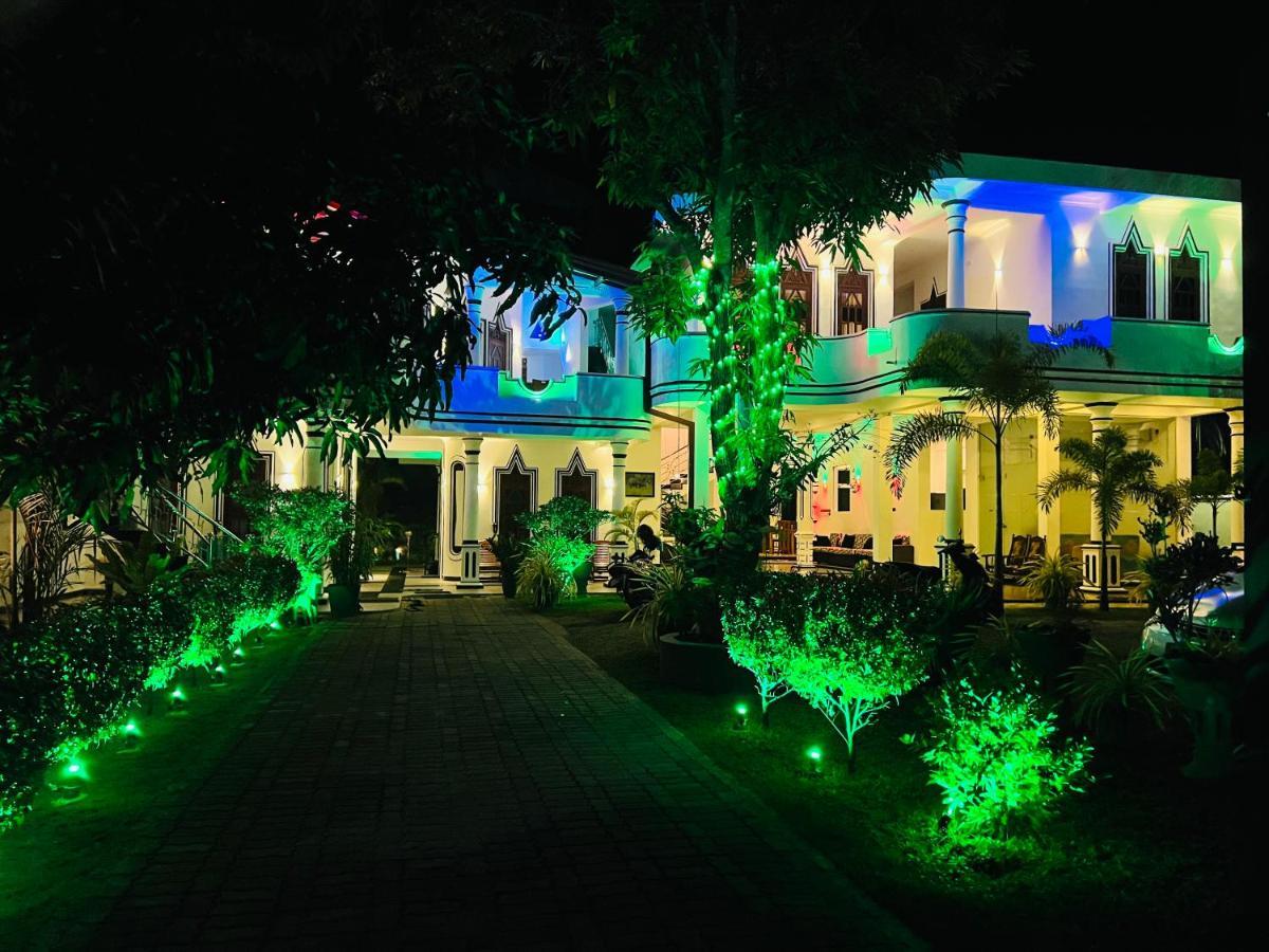 Hotel River Front Tissamaharama Bagian luar foto
