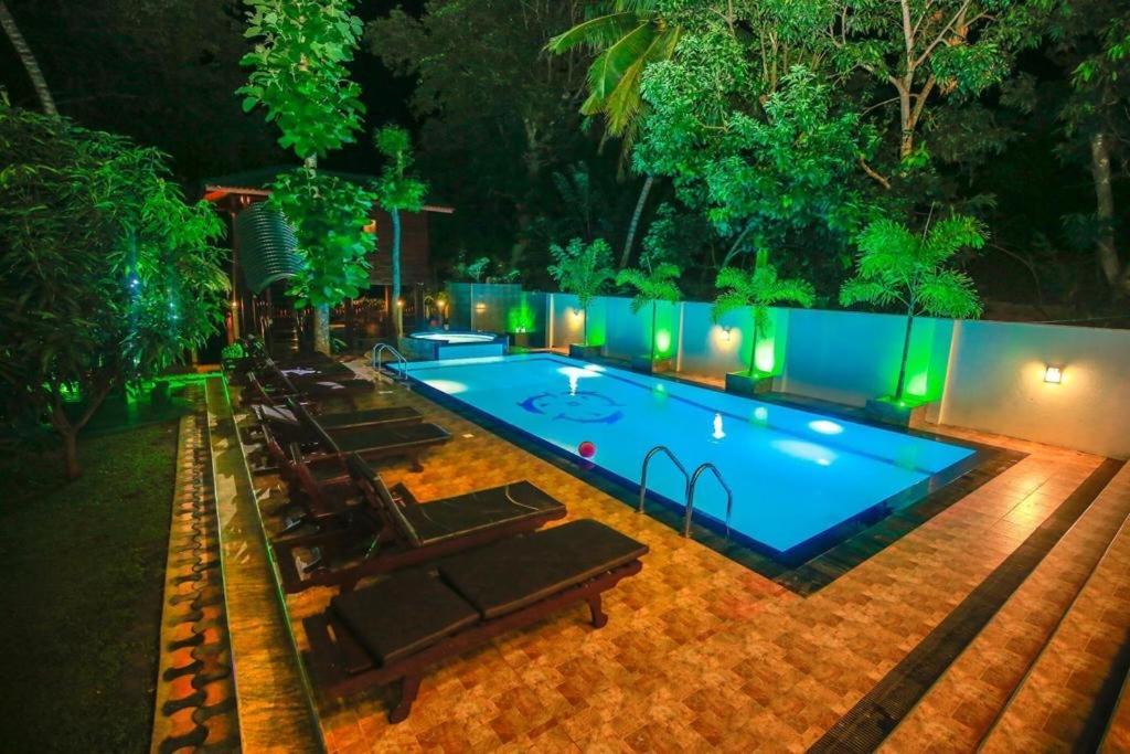 Hotel River Front Tissamaharama Bagian luar foto