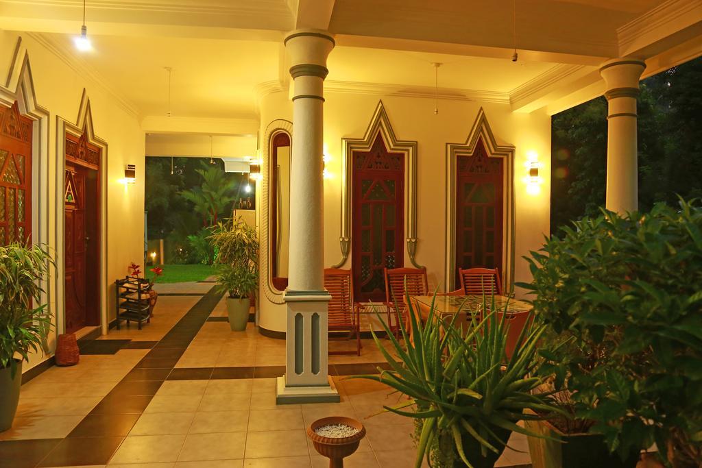 Hotel River Front Tissamaharama Bagian luar foto