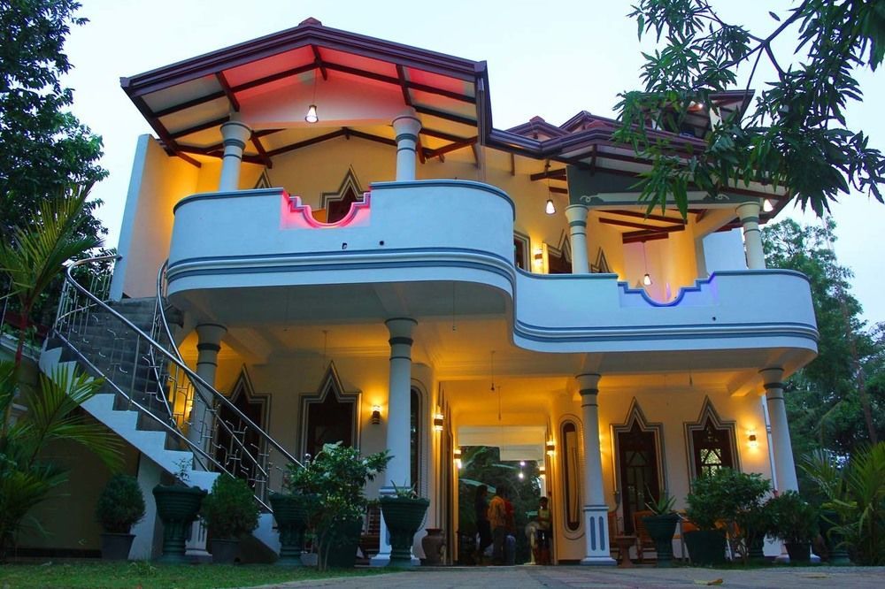 Hotel River Front Tissamaharama Bagian luar foto
