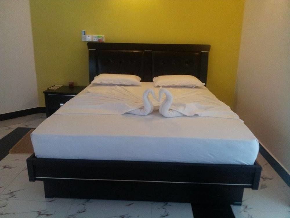 Hotel River Front Tissamaharama Bagian luar foto