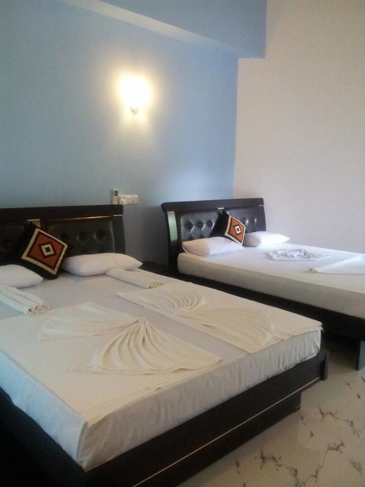 Hotel River Front Tissamaharama Bagian luar foto