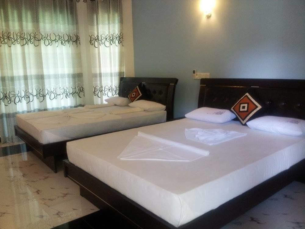 Hotel River Front Tissamaharama Bagian luar foto