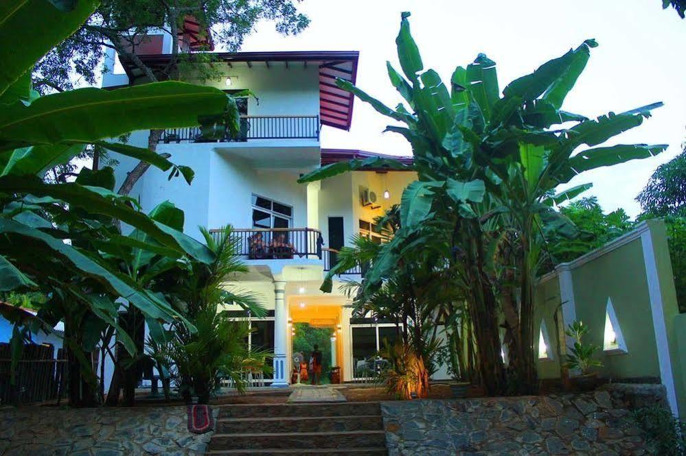 Hotel River Front Tissamaharama Bagian luar foto