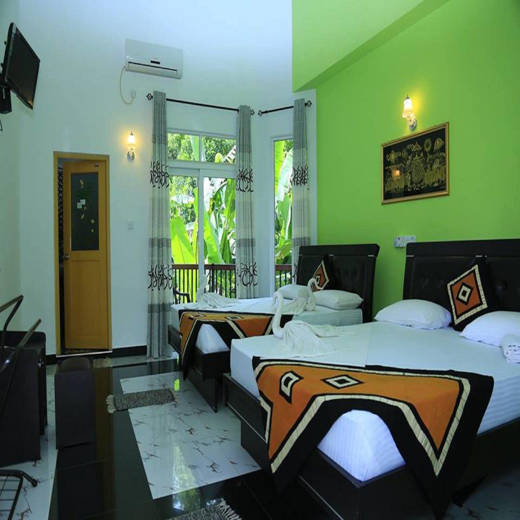 Hotel River Front Tissamaharama Bagian luar foto