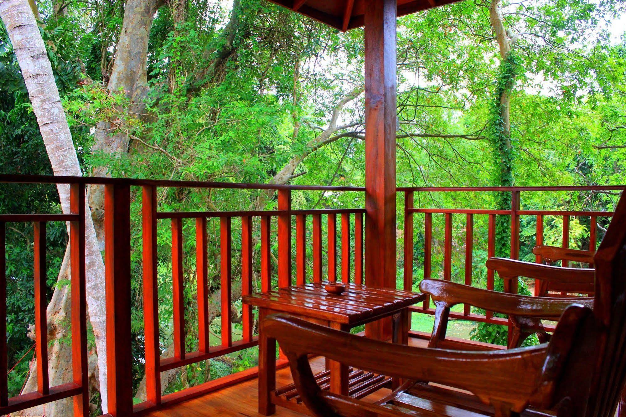 Hotel River Front Tissamaharama Bagian luar foto