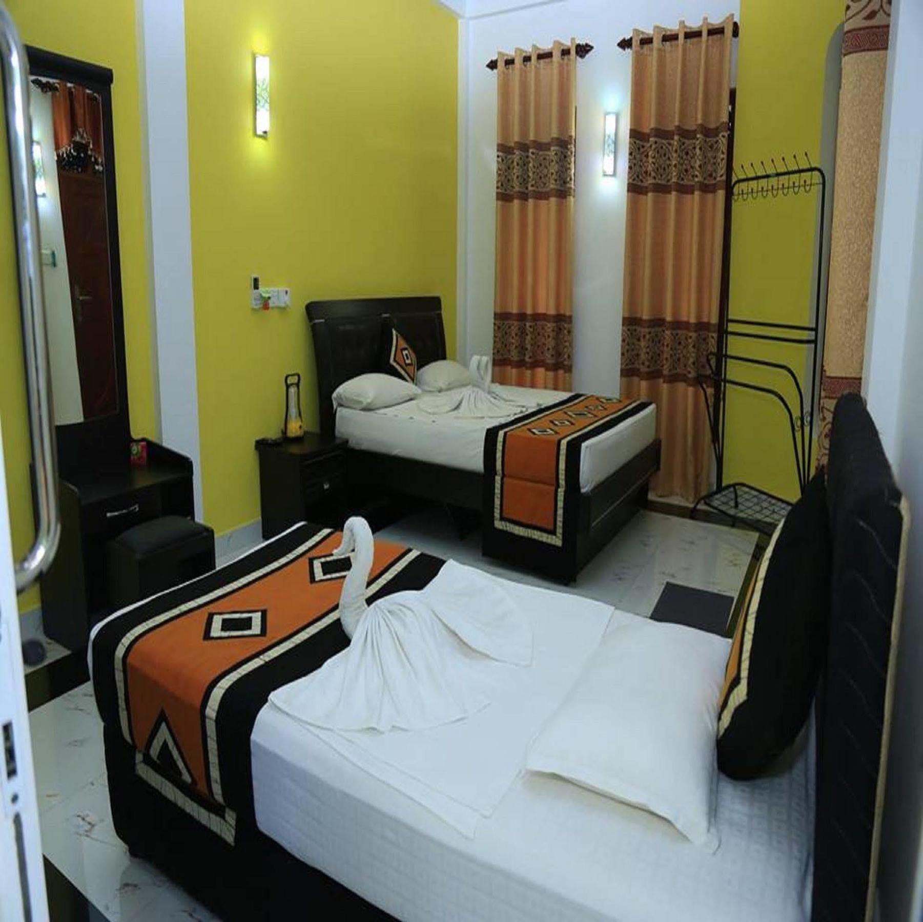 Hotel River Front Tissamaharama Bagian luar foto