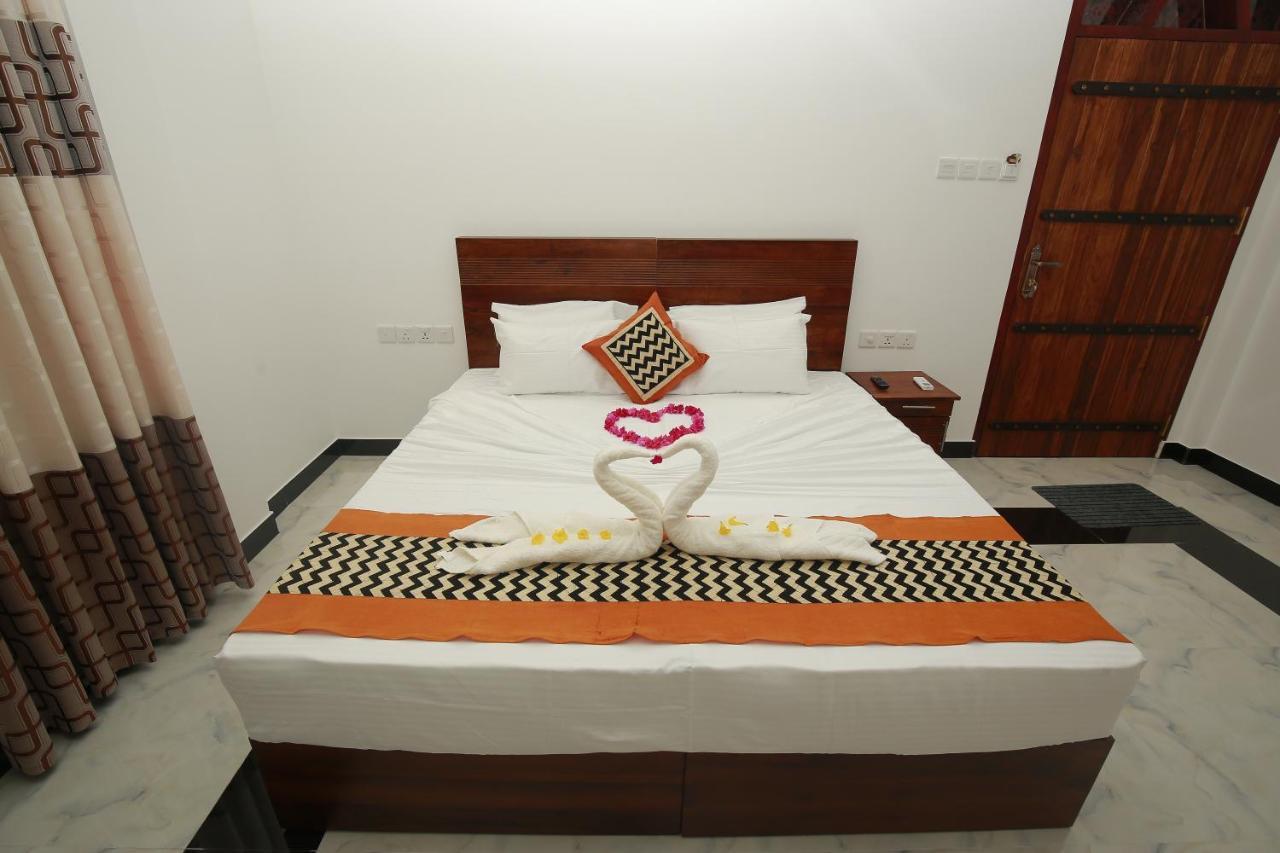 Hotel River Front Tissamaharama Bagian luar foto