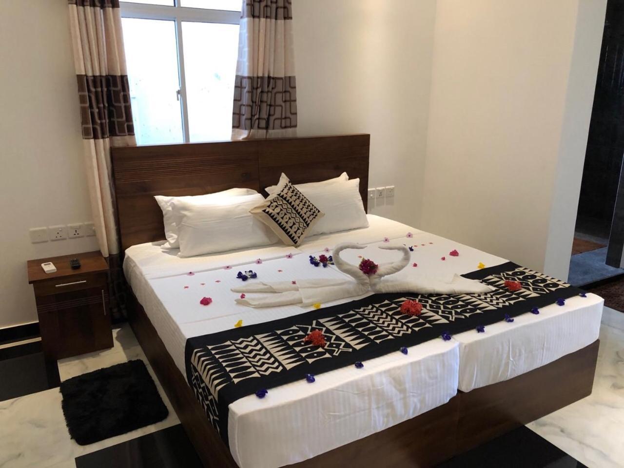 Hotel River Front Tissamaharama Bagian luar foto