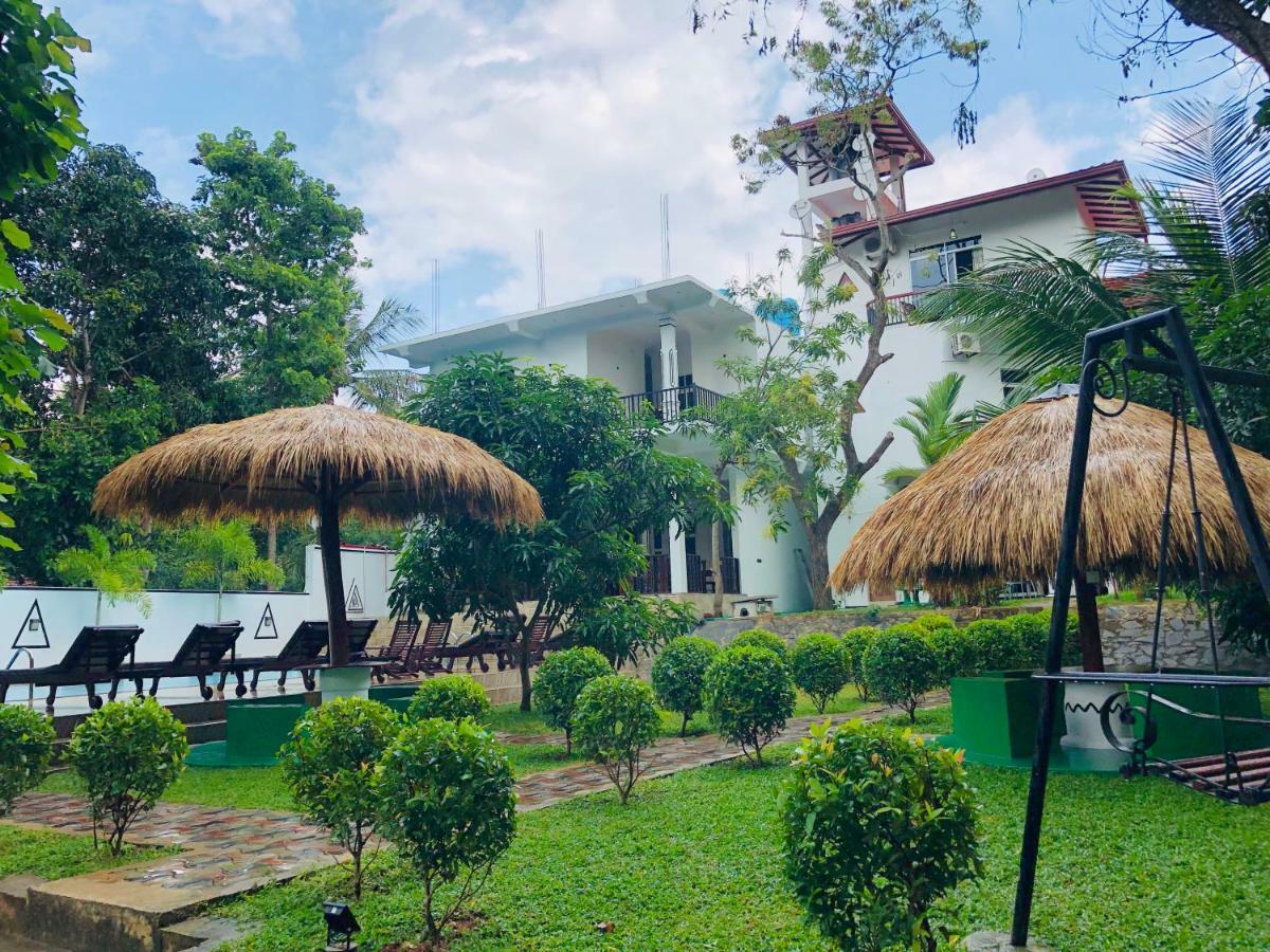Hotel River Front Tissamaharama Bagian luar foto