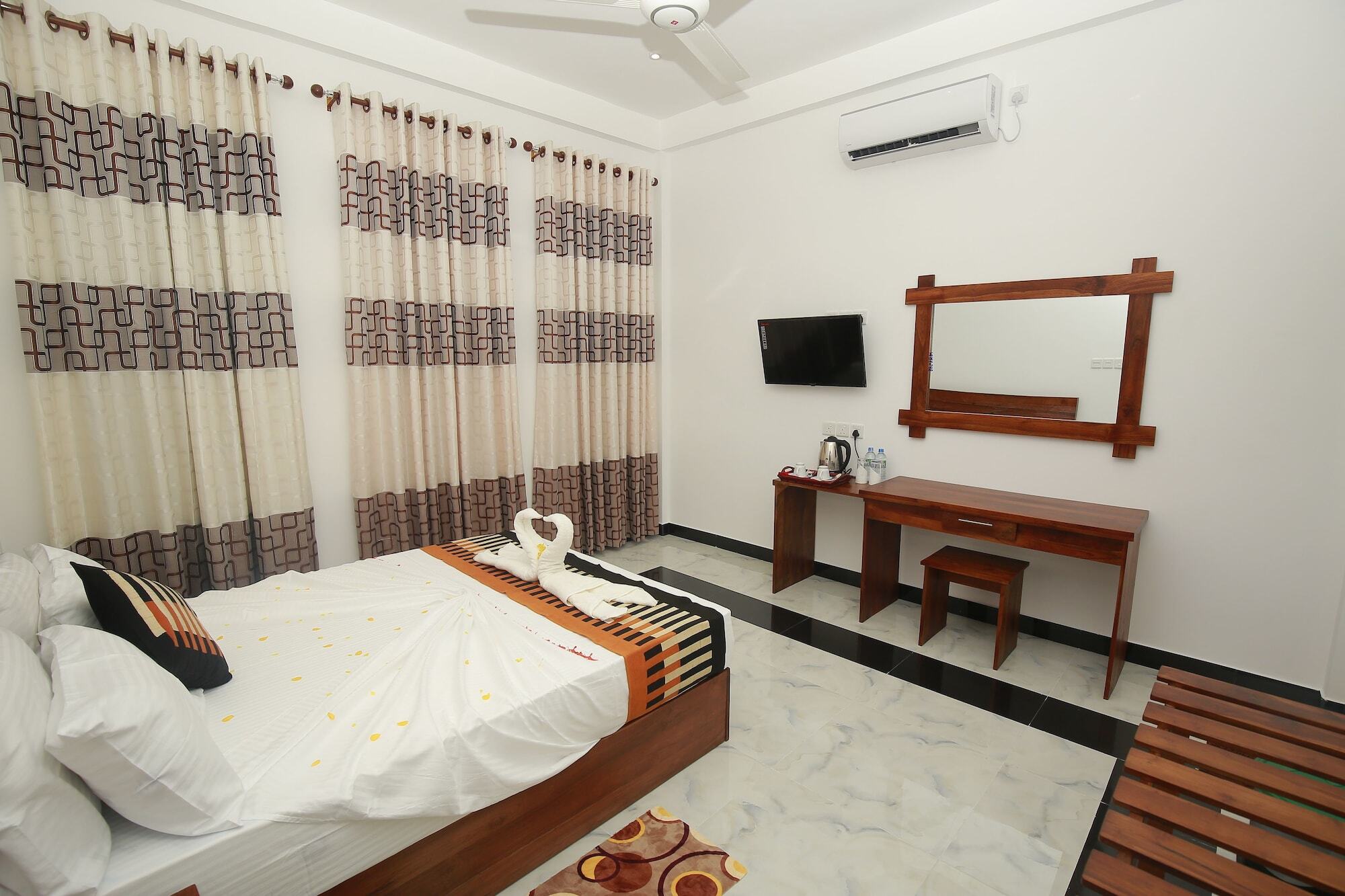 Hotel River Front Tissamaharama Bagian luar foto